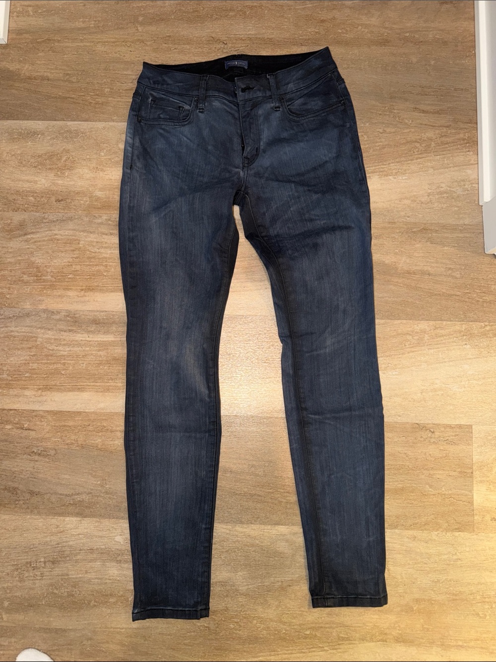 Women’s Skinny Jeans in Dark Blue Wash